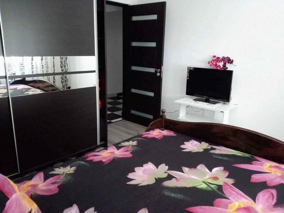 Апартаменти Apartament Ela Elegance Оршова Екстер'єр фото