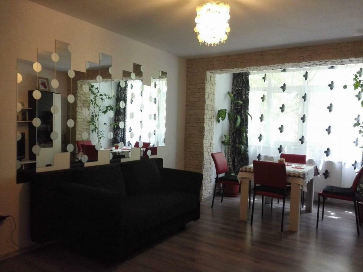 Апартаменти Apartament Ela Elegance Оршова Екстер'єр фото